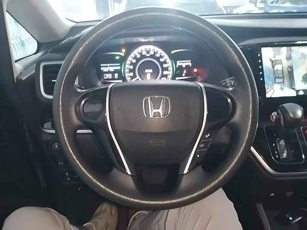 Honda Odyssey 2020 — ფოტო 7/20