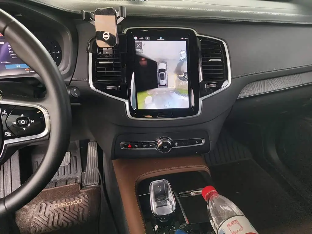 Volvo XC90 Plug-in Hybrid 2024 — Photo 14/20