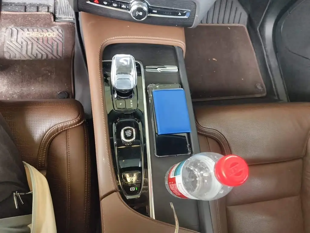 Volvo XC90 Plug-in Hybrid 2024 — Photo 15/20