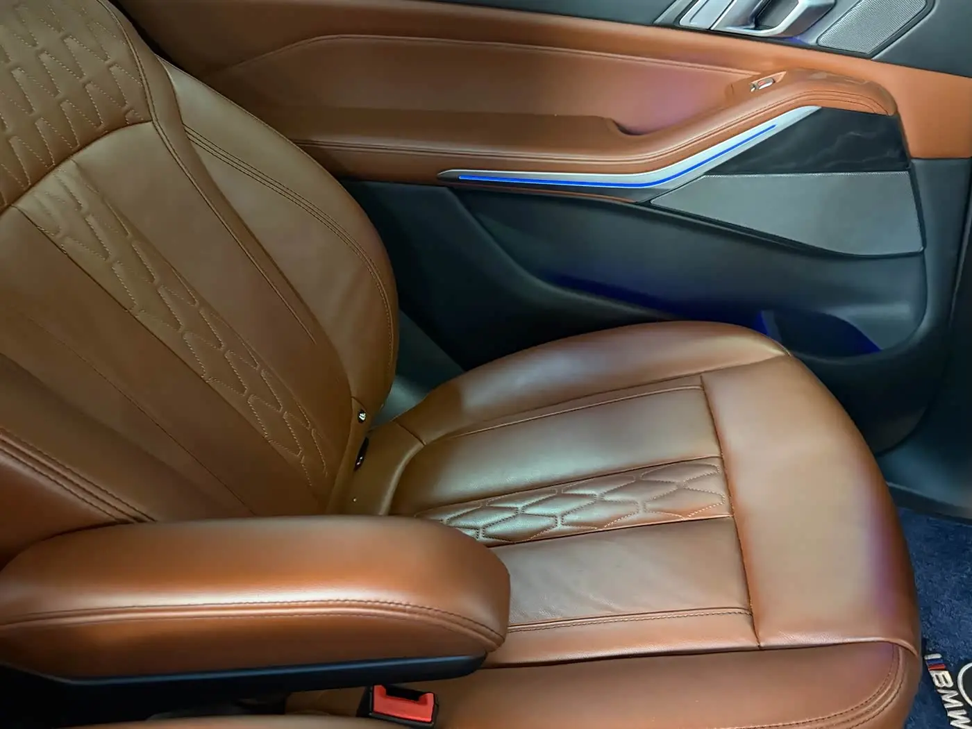 BMW X7 2021 — Photo 16/16