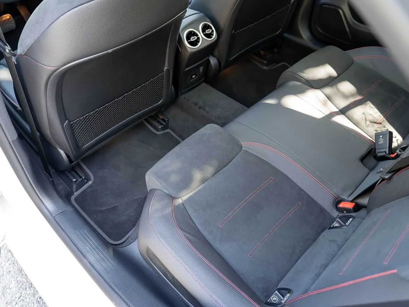 Mercedes-Benz A-Class 2025 — Фото 15/20