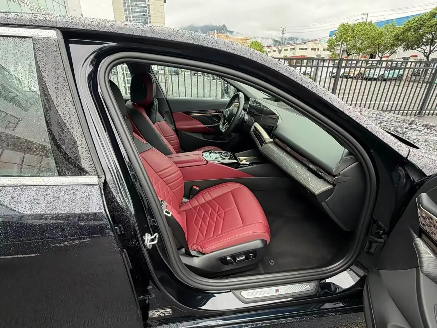 BMW 5 Series 2025 — Photo 7/8