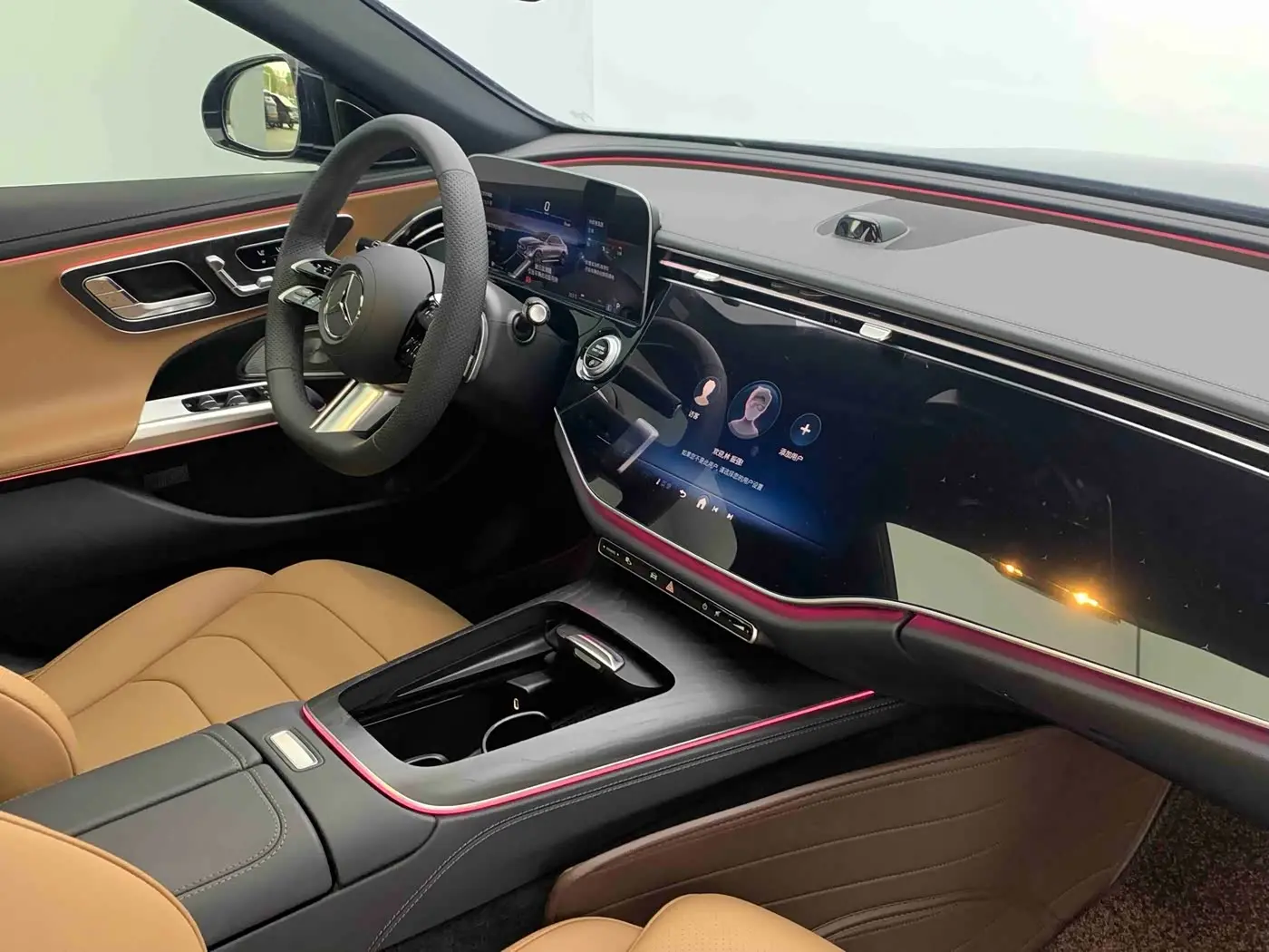 Mercedes-Benz E-Class 2024 — Photo 15/17