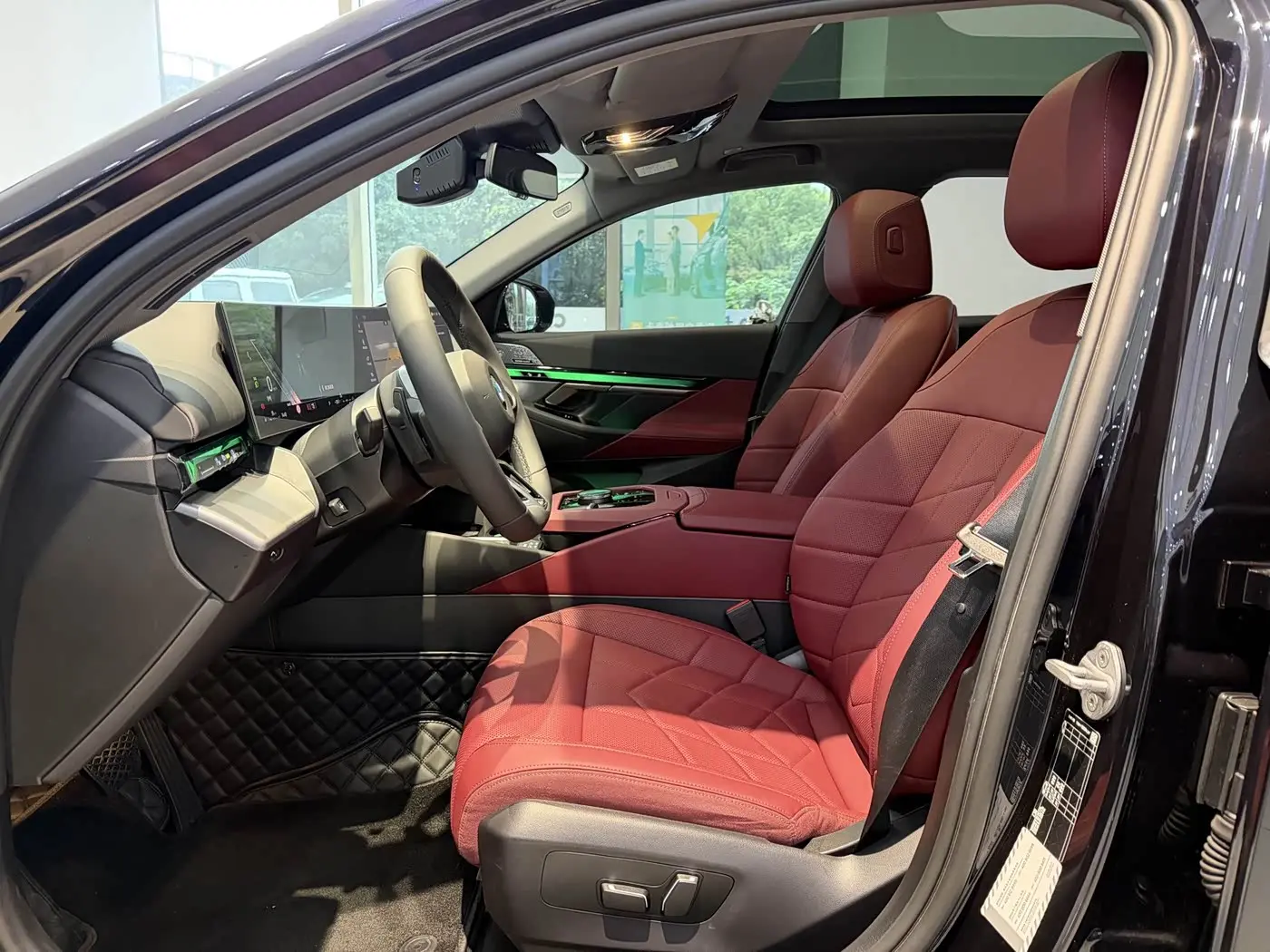 BMW 5 Series 2025 — Photo 7/20