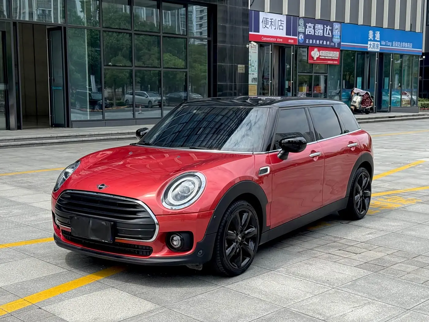MINI CLUBMAN 2021 — Photo 1/12