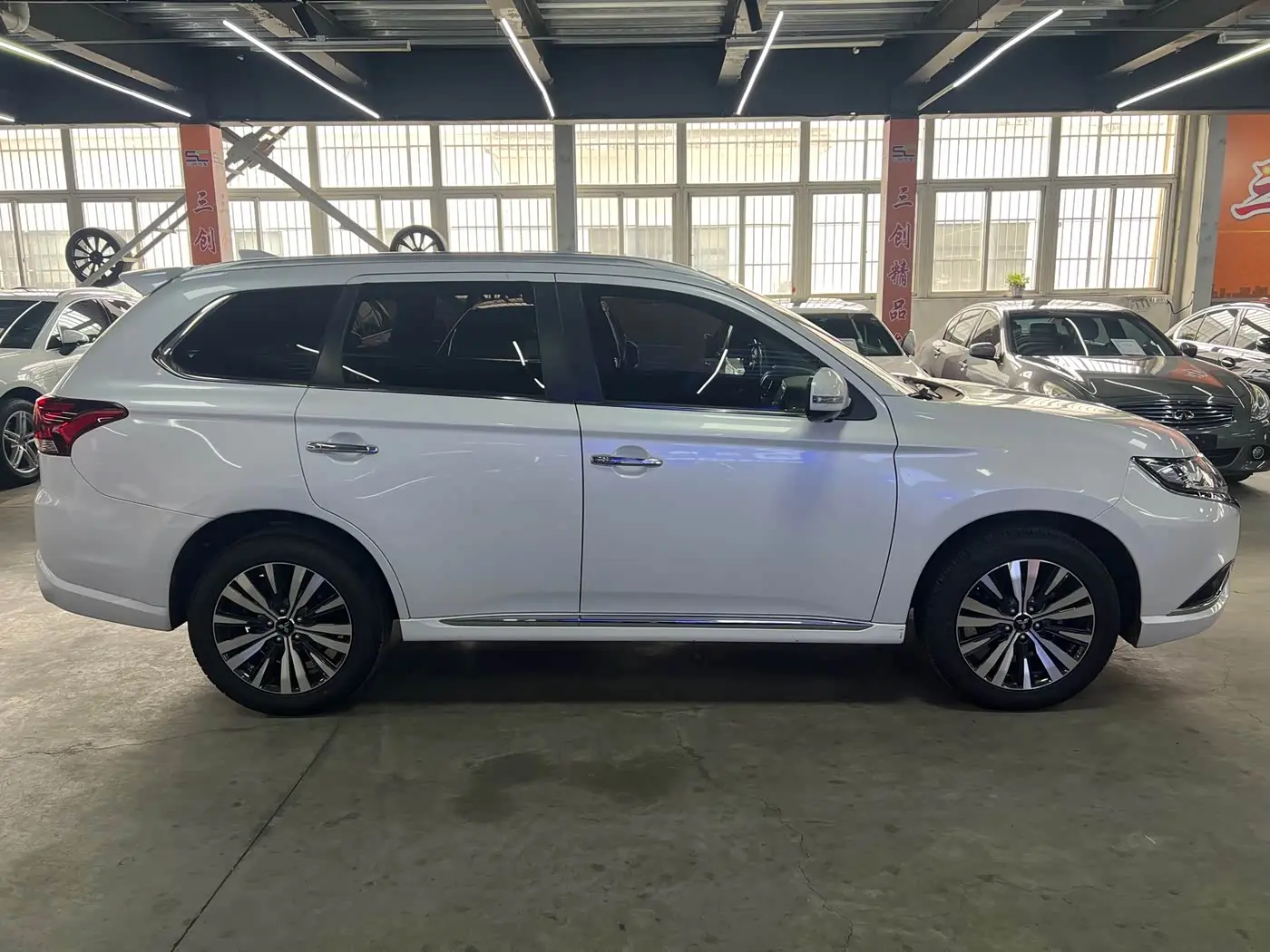 Mitsubishi Outlander 2021 — Şəkil 4/19