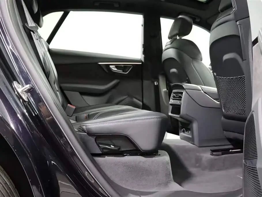 Audi Q8 2021 — Photo 6/17