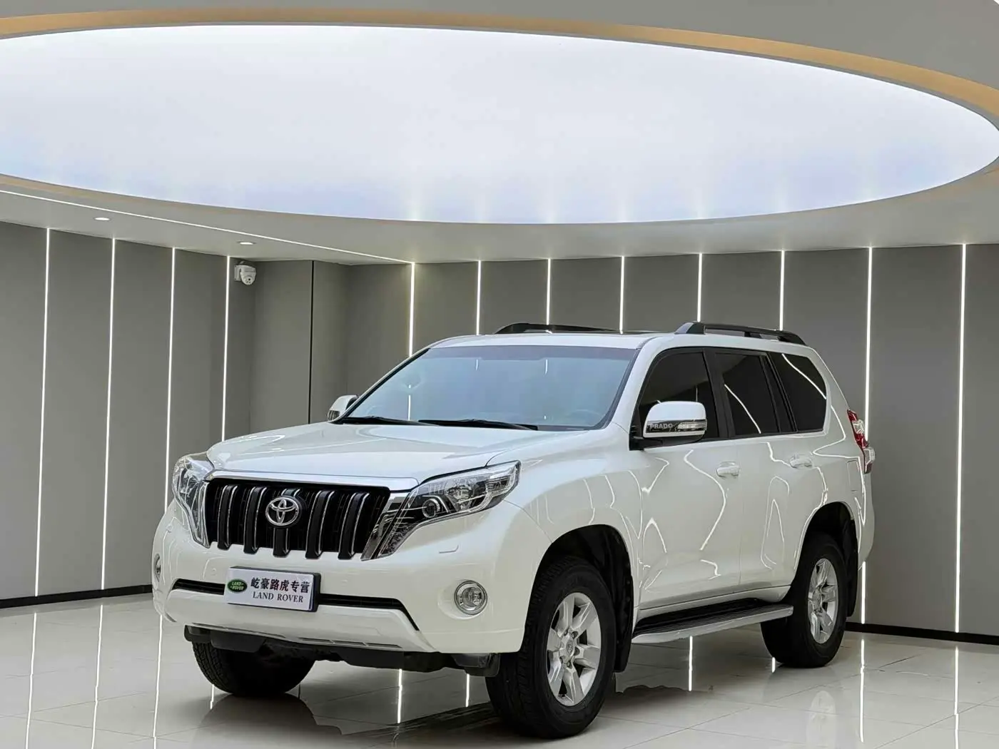 Toyota Prado 2017 — Photo 2/9