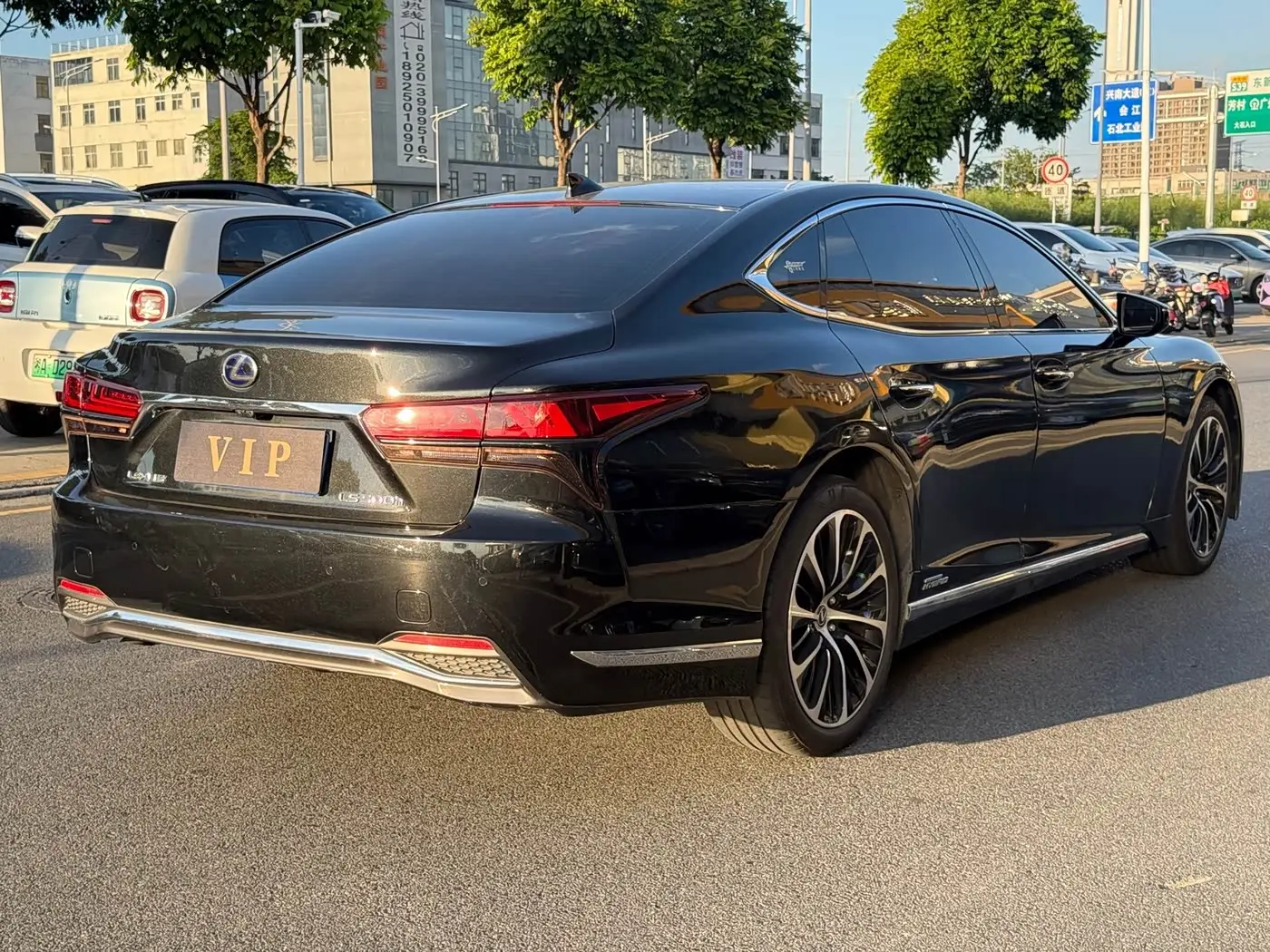 Lexus LS 2021 — Photo 9/10