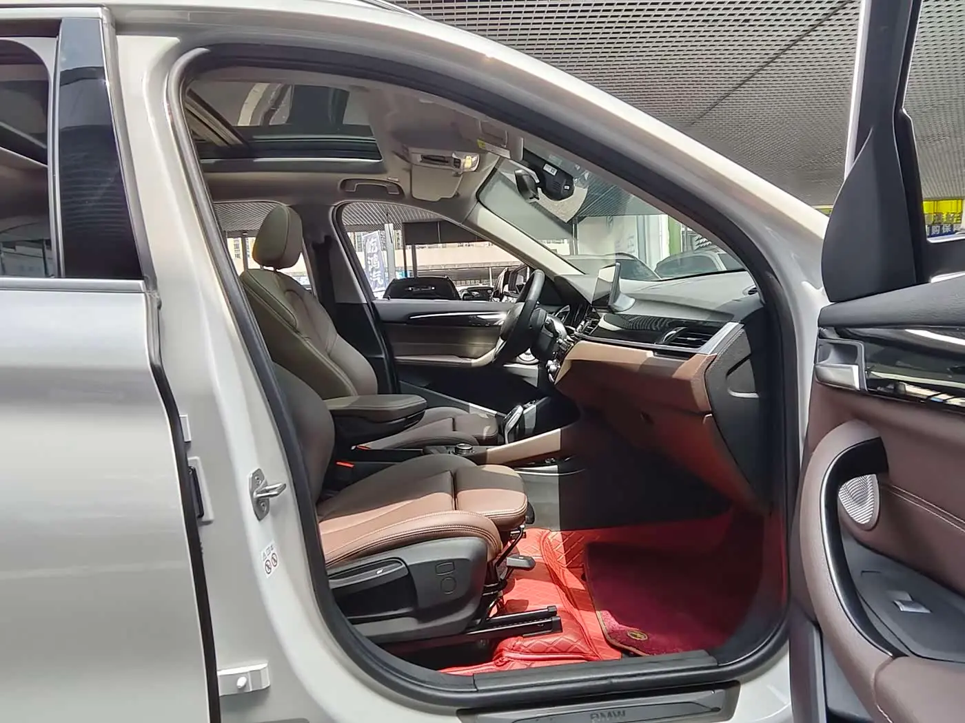 BMW X1 2022 — Photo 17/18