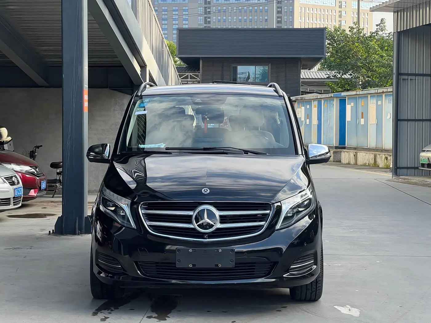 Mercedes-Benz V-Class 2017 — Фото 2/17