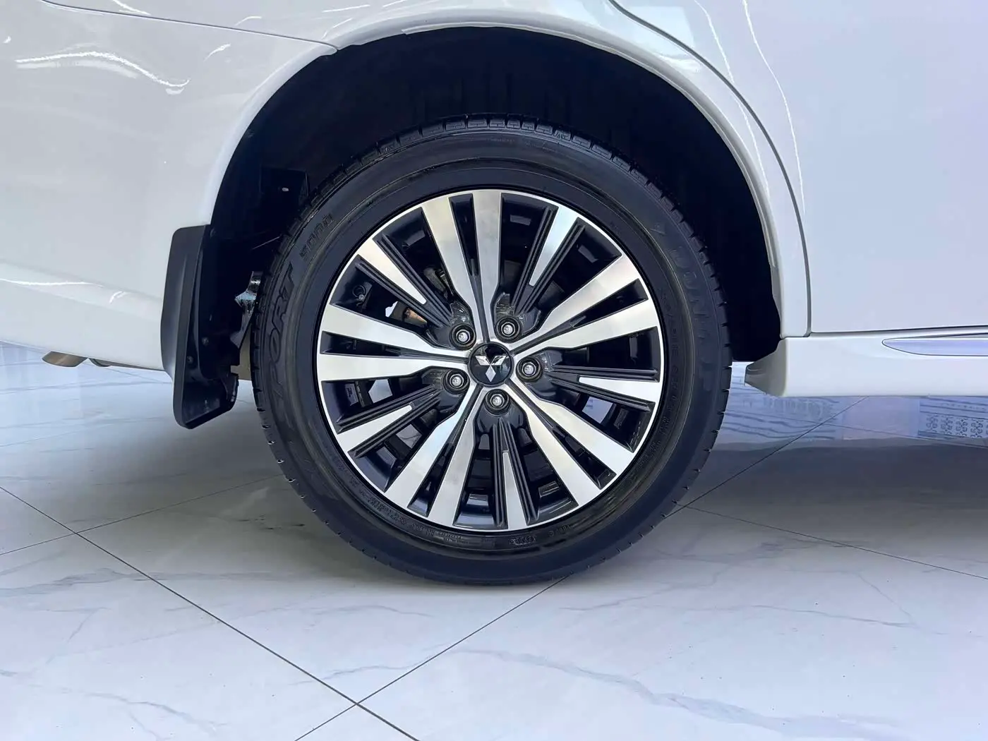 Mitsubishi Outlander 2023 — Фото 17/19