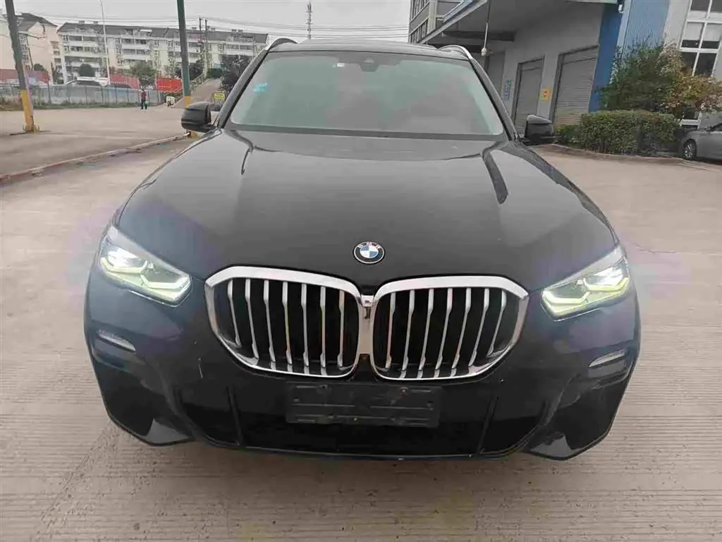 BMW X5 2021 — Фото 2/9