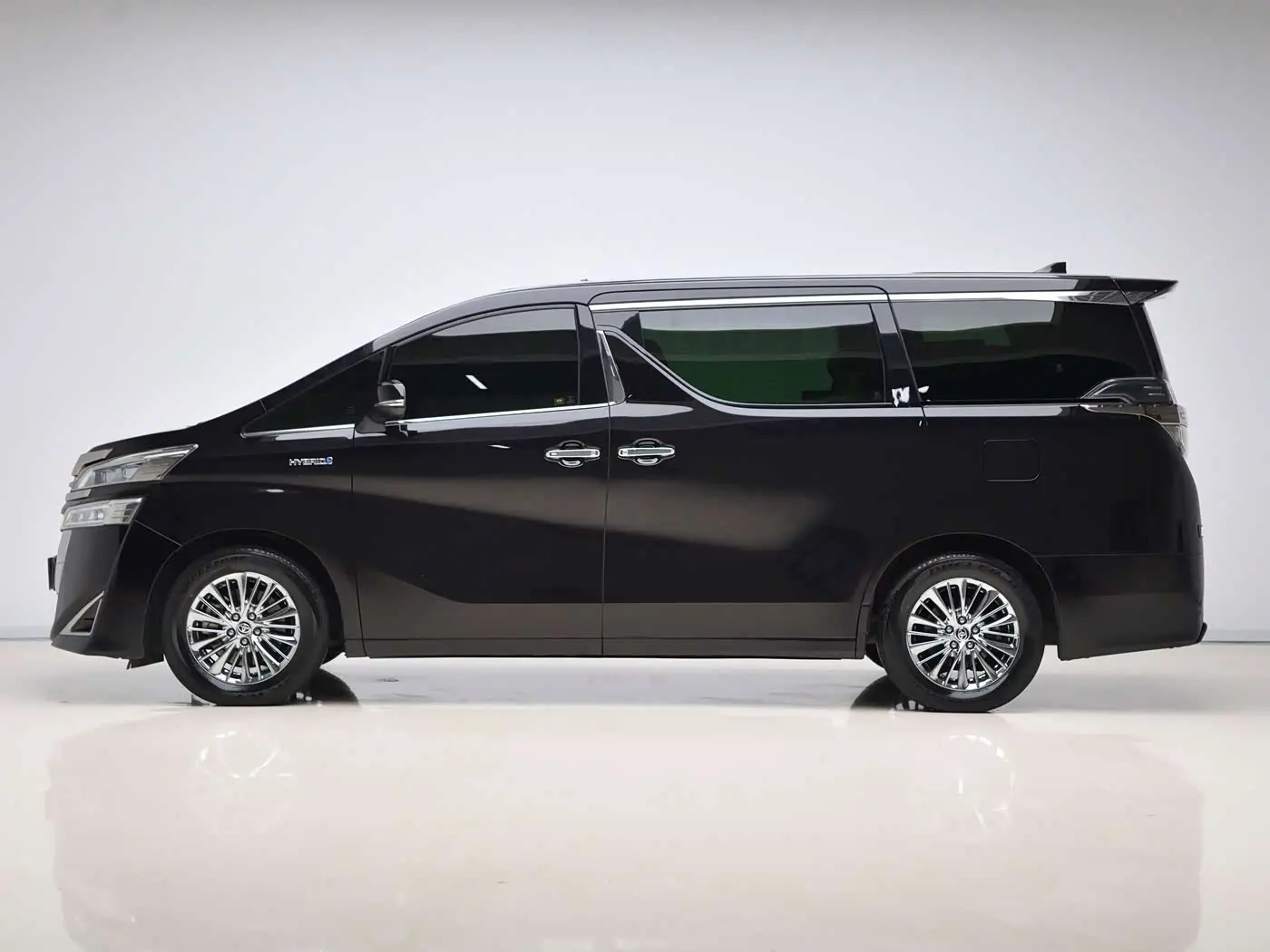 Toyota Vellfire 2020 — Photo 7/20