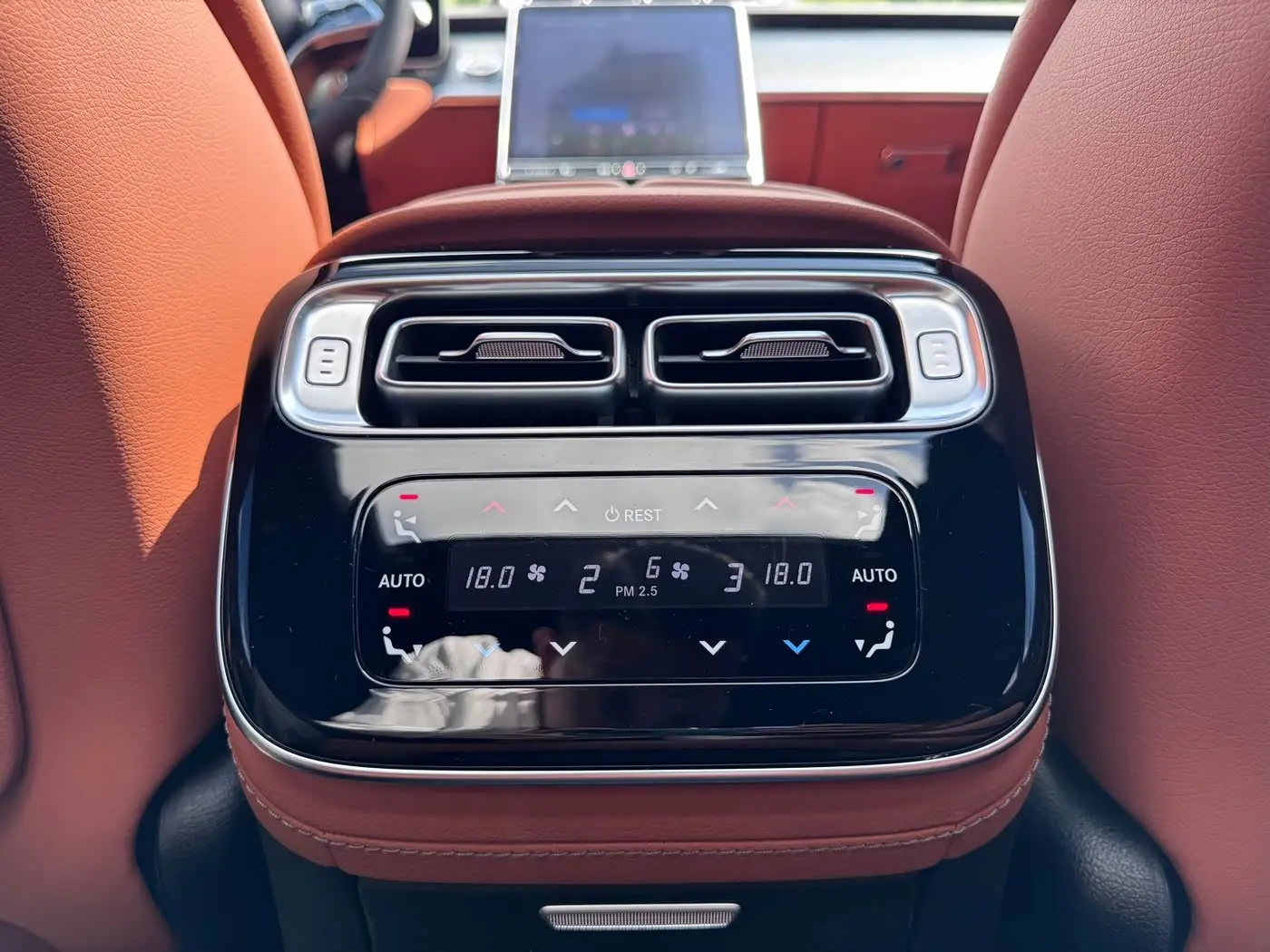 Mercedes-Benz S-Class 2024 — Photo 13/16