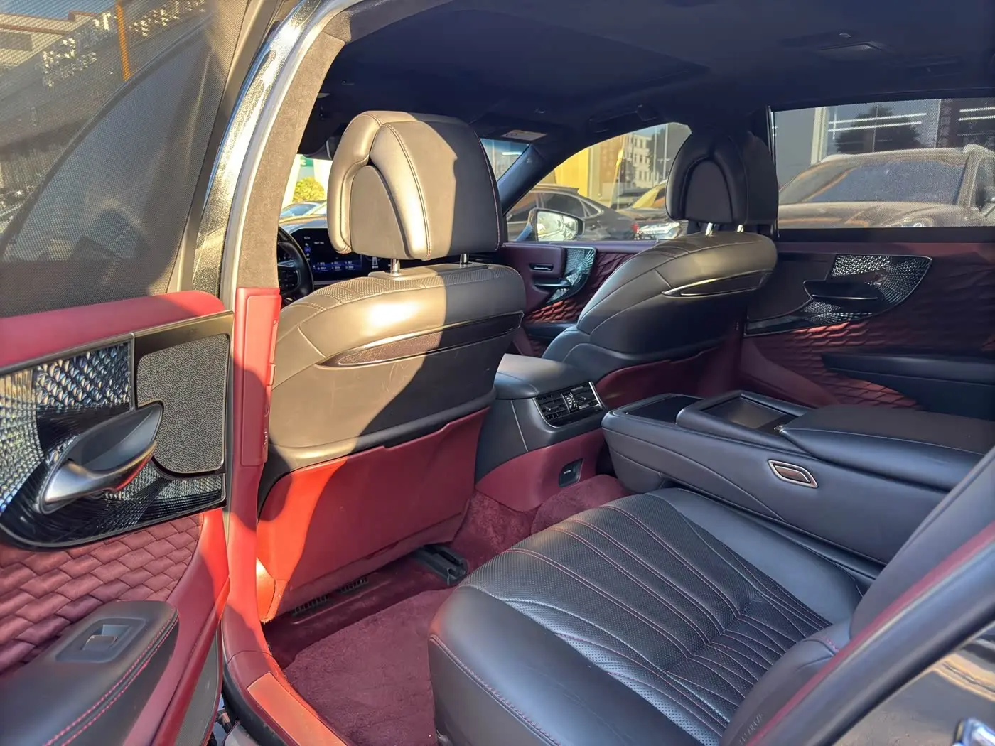 Lexus LS 2021 — Photo 6/10