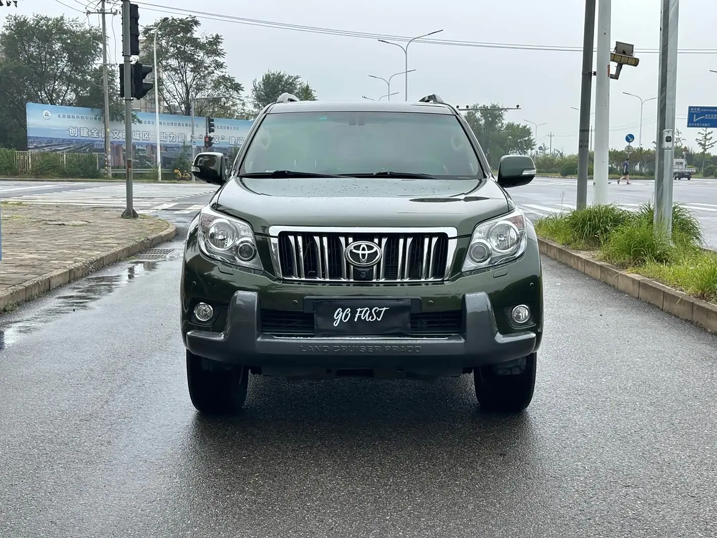 Toyota Prado 2012 — Photo 2/18