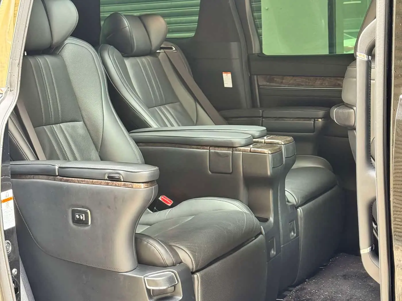 Toyota Vellfire 2020 — Photo 15/20