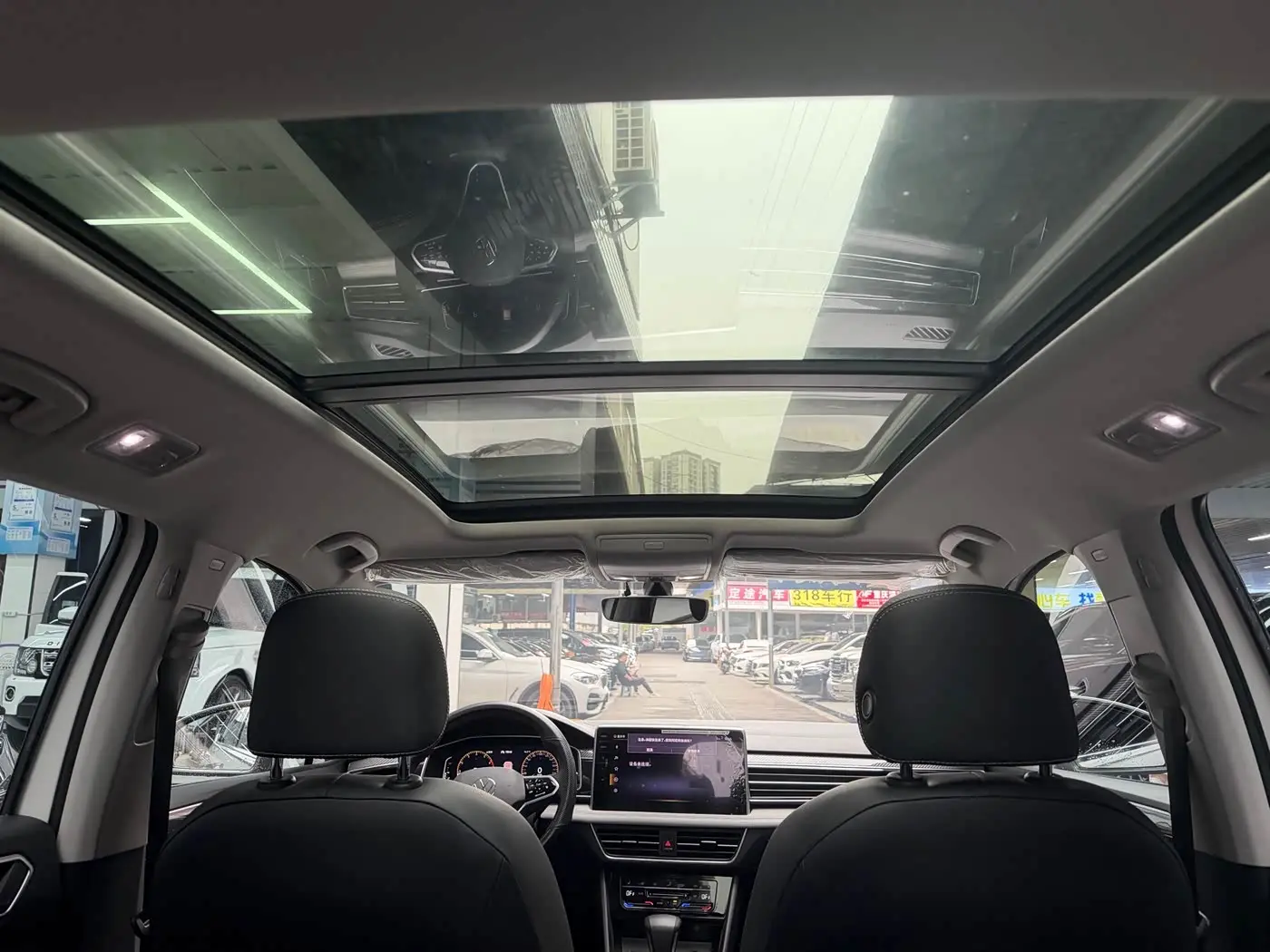 Volkswagen Tiguan L 2022 — Photo 17/20