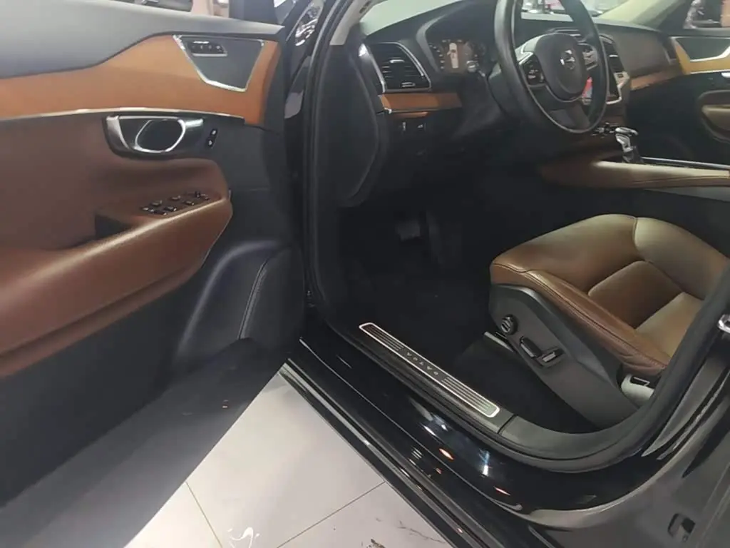 Volvo XC90 2020 — Photo 16/20