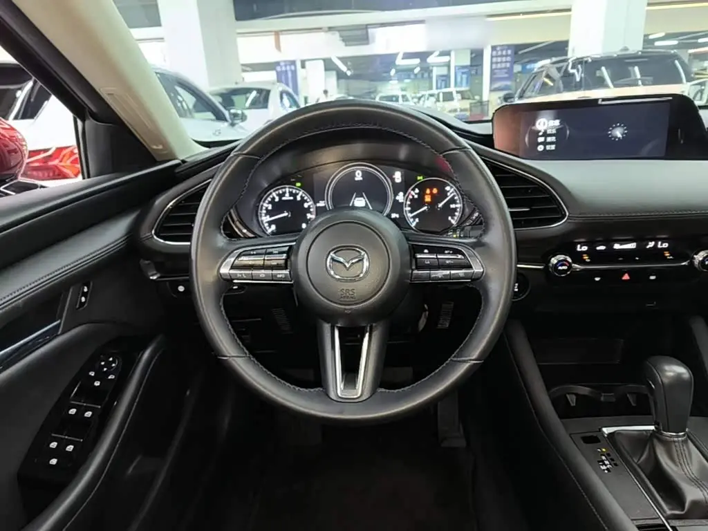 Mazda Mazda3 Axela 2023 — Photo 7/20