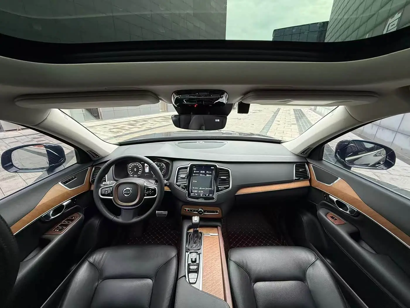 Volvo XC90 2019 — Photo 9/20