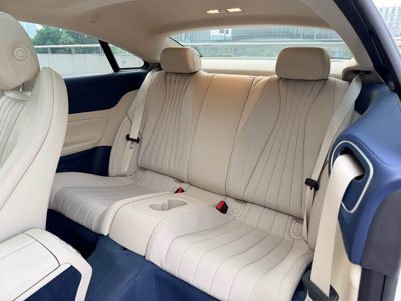 Mercedes-Benz E-Class 2023 — Photo 12/17
