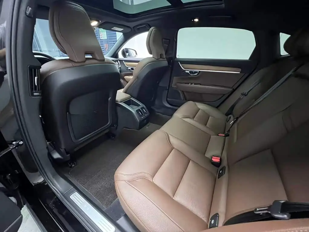 Volvo S90 2023 — Photo 10/14