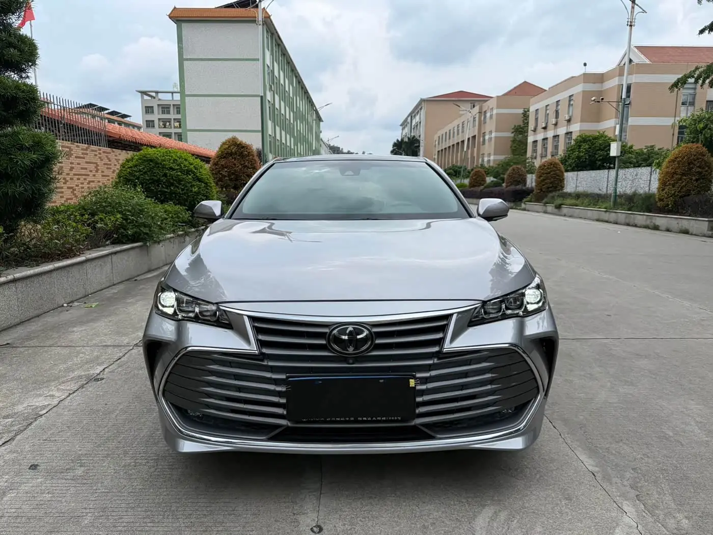 Toyota Avalon 2019 — Photo 2/20