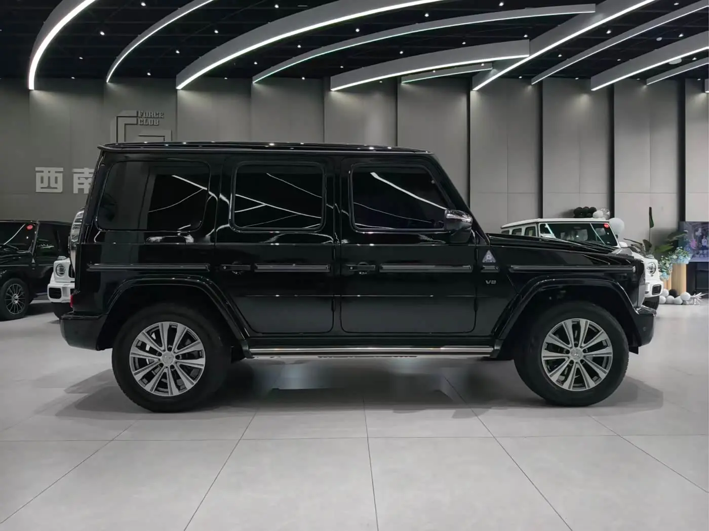 Mercedes-Benz G-Class 2023 — Фото 5/17