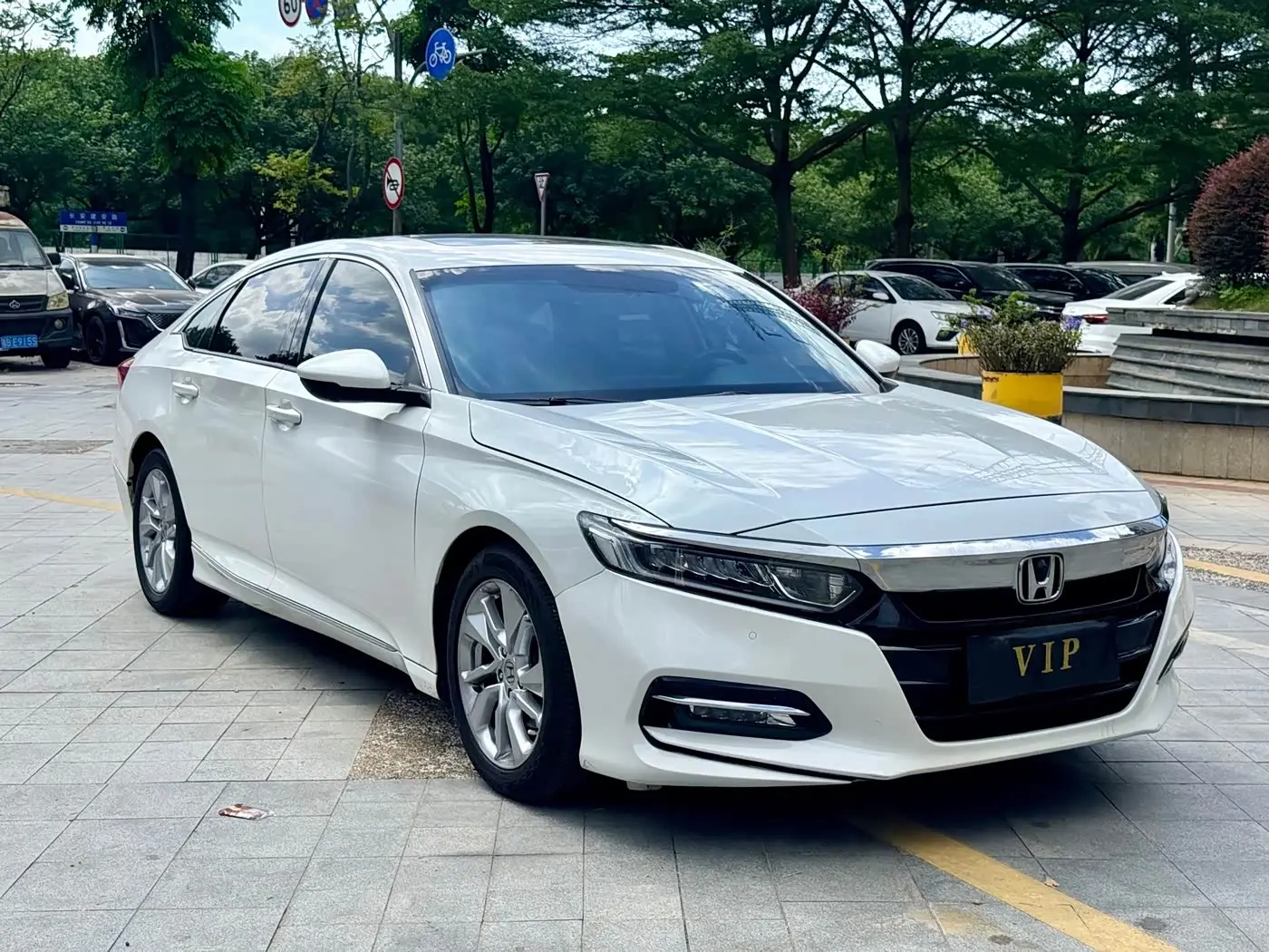 Honda Accord 2018 — Фото 3/17