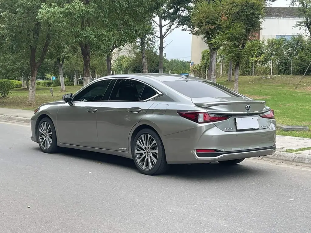 Lexus ES 2019 — Фото 5/19