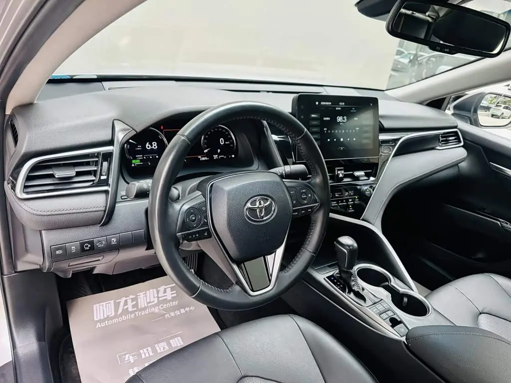 Toyota Camry 2022 — Photo 9/20
