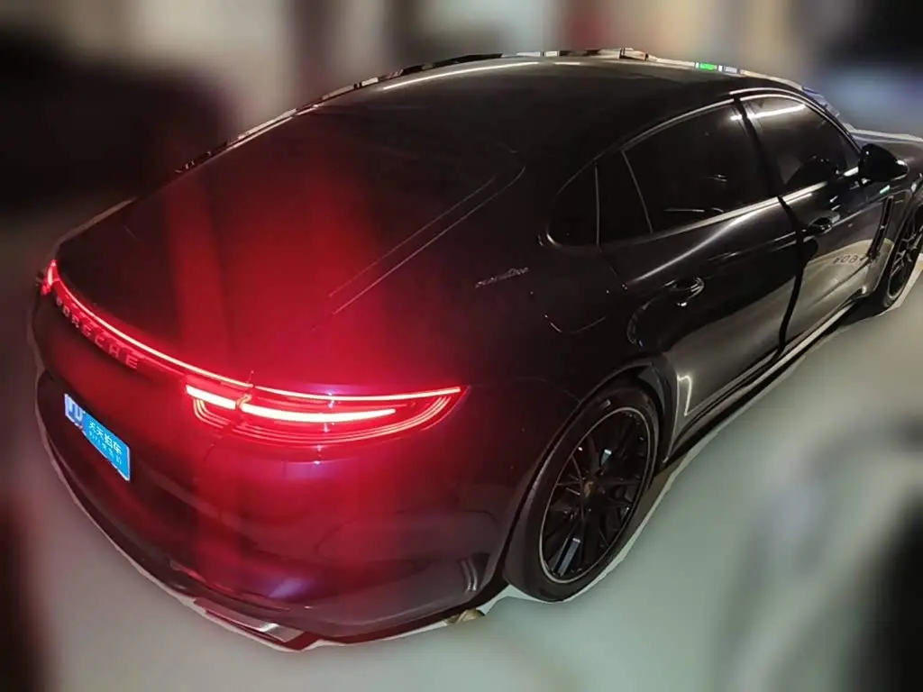 Porsche Panamera 2018 — Photo 2/12