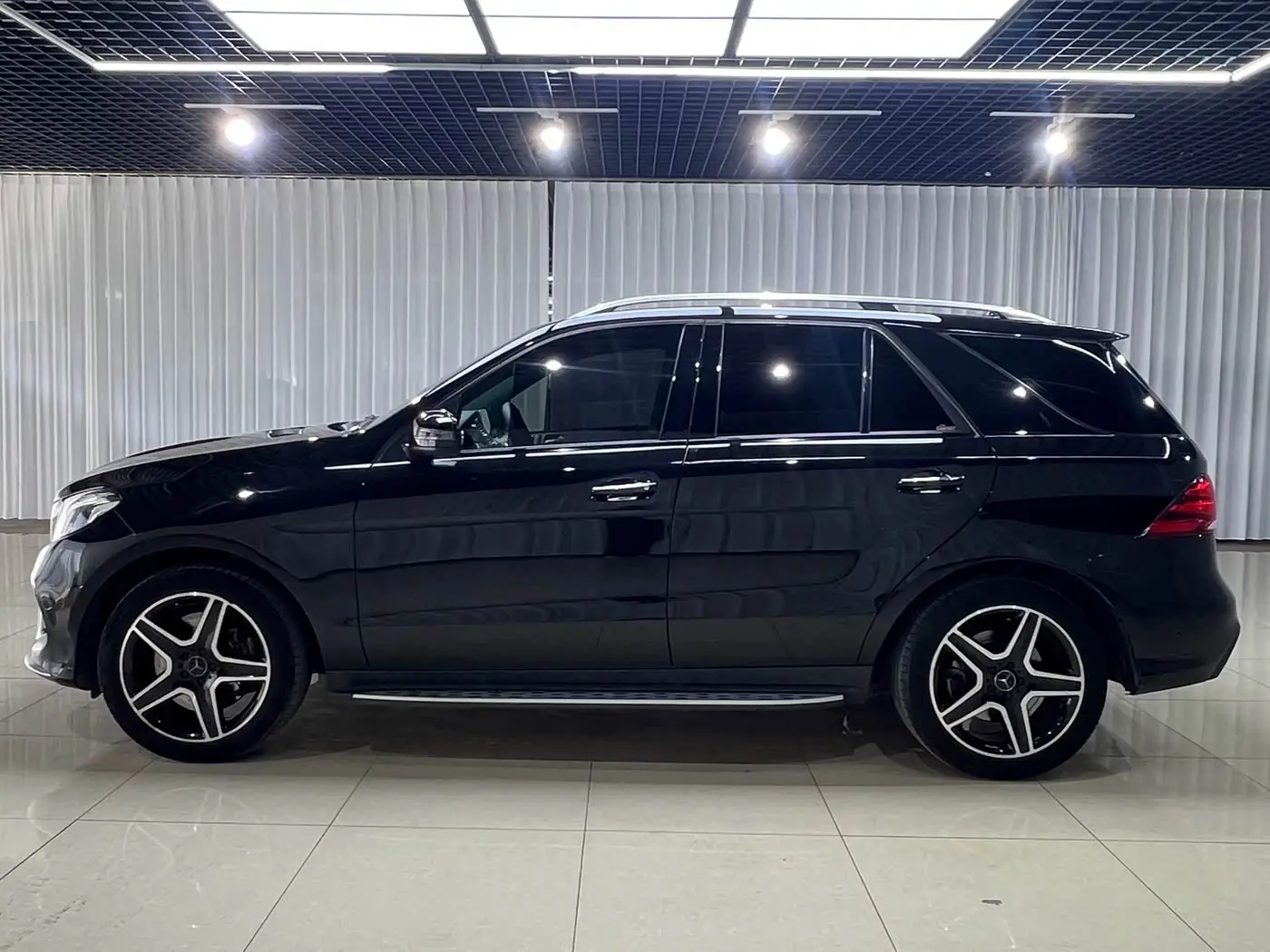 Mercedes-Benz GLE AMG 2018 — Фото 3/20