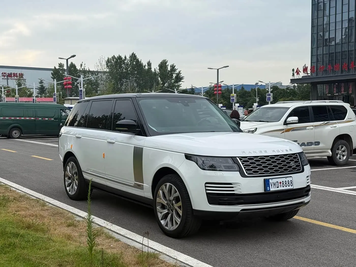 Land Rover Range Rover 2021 — Photo 3/14