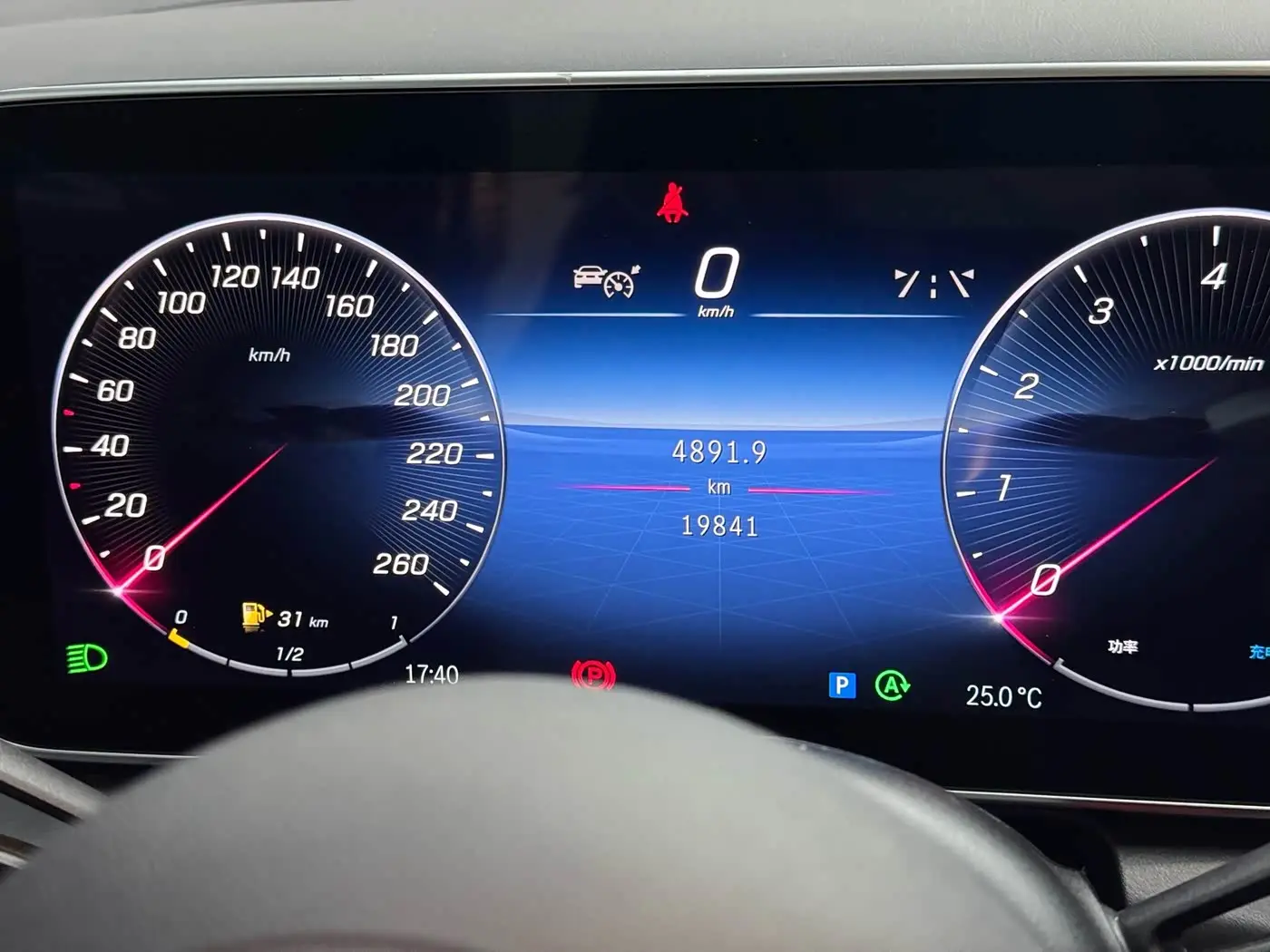 Mercedes-Benz GLC 2023 — Photo 9/16