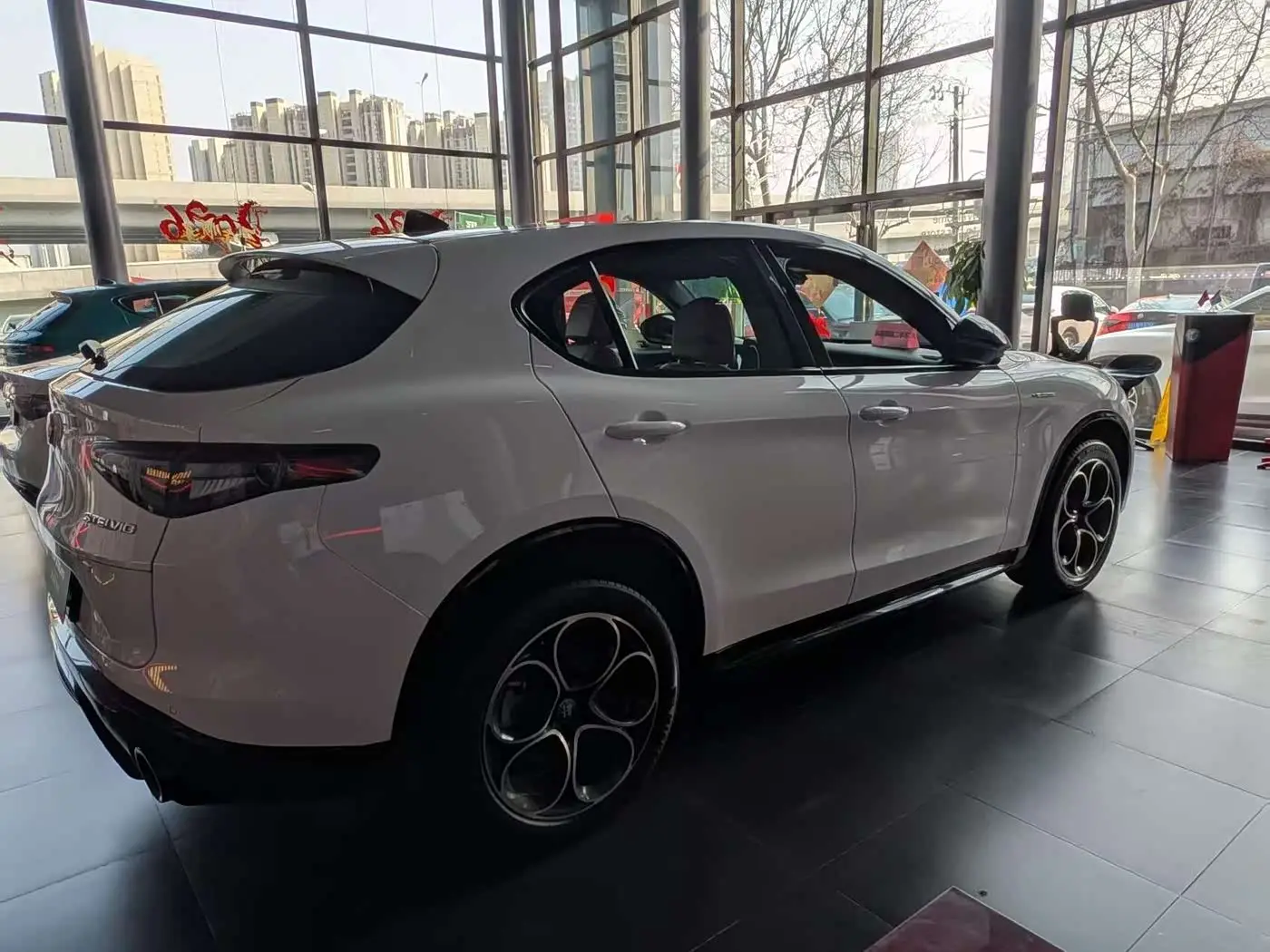 Alfa Romeo Stelvio 2024 — Photo 5/19
