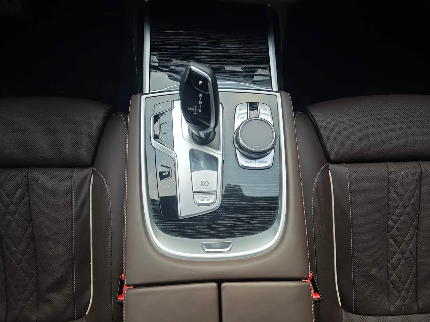 BMW 7 Series 2018 — Photo 13/20