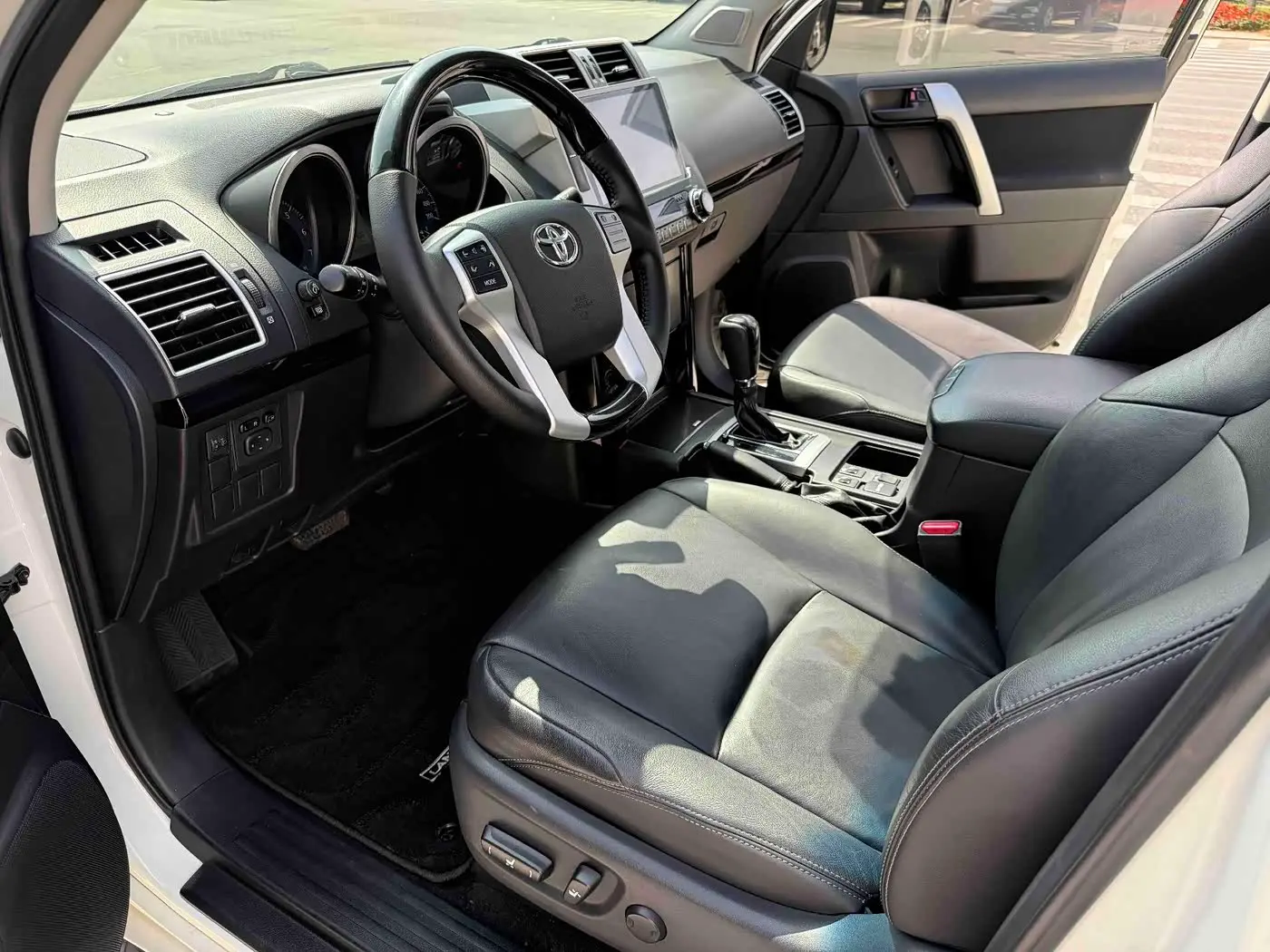 Toyota Prado 2017 — Photo 4/19