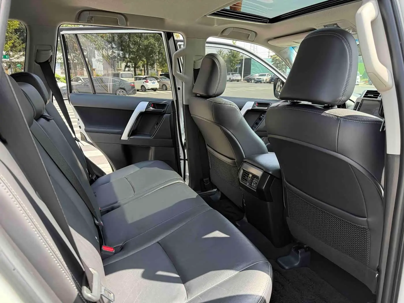 Toyota Prado 2017 — Photo 15/19