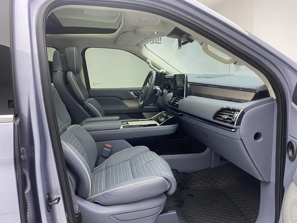 Lincoln Navigator 2023 — Şəkil 18/20