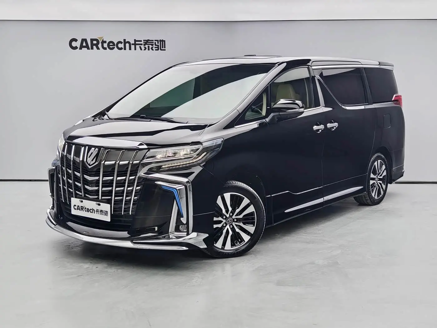 Toyota Alphard 2019 — Photo 1/20