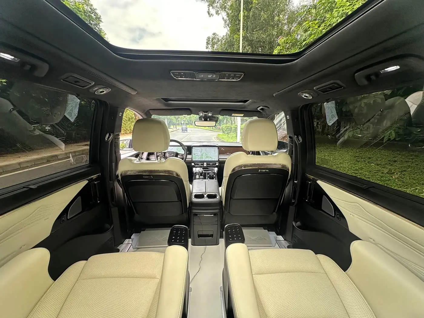GAC Trumpchi Trumpchi M8 2024 — Photo 11/17