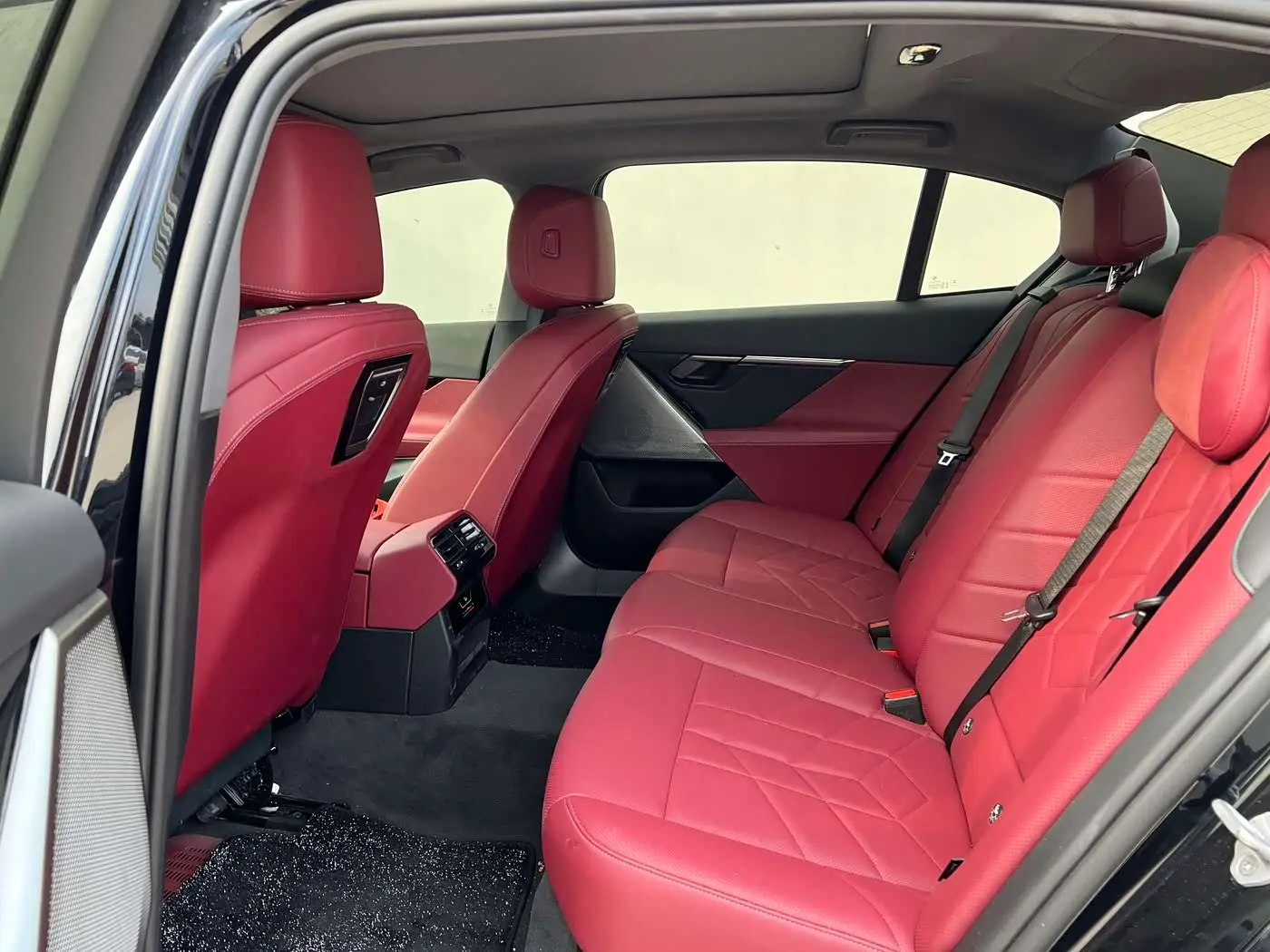 BMW 5 Series 2025 — Şəkil 7/14