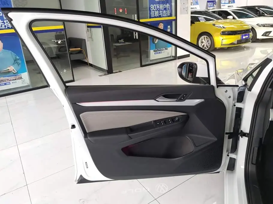 Volkswagen Golf 2022 — Photo 7/16