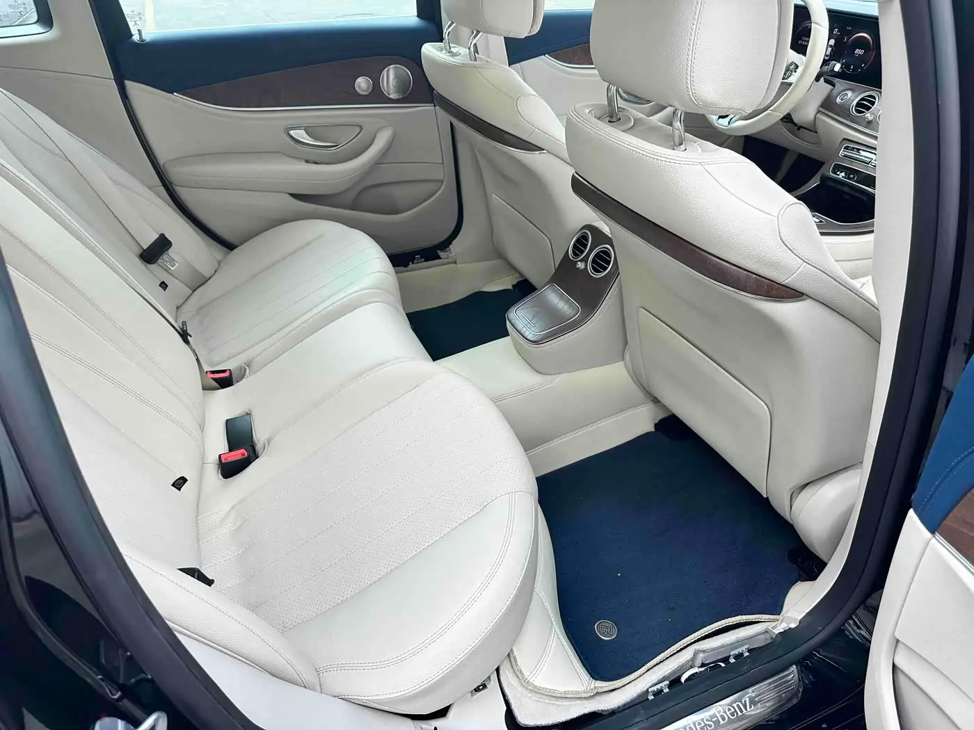 Mercedes-Benz E-Class 2021 — Фото 10/20