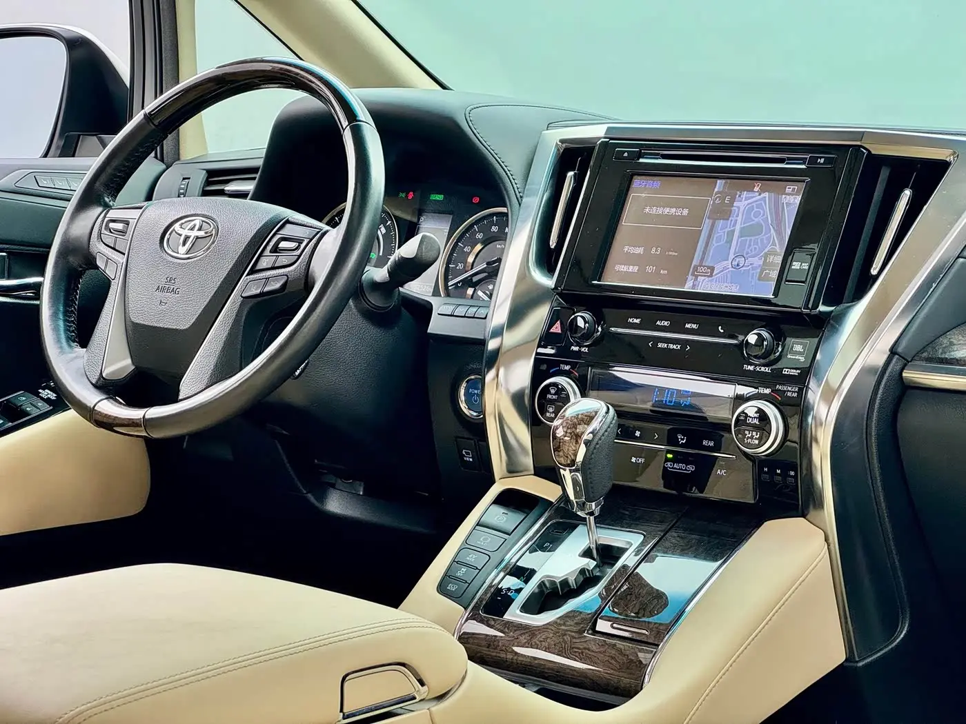 Toyota Alphard 2020 — Photo 10/17