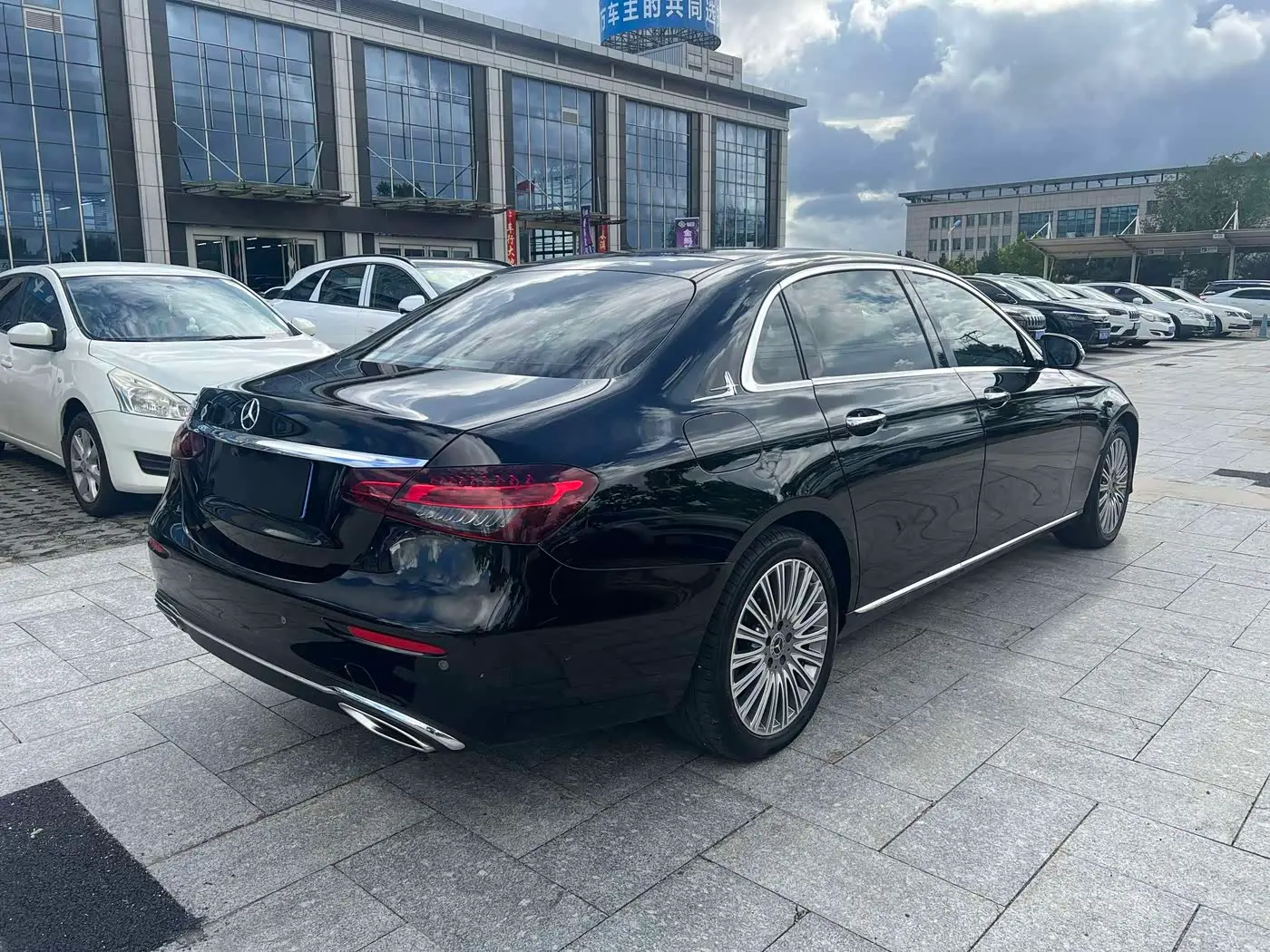 Mercedes-Benz E-Class 2021 — Photo 3/8