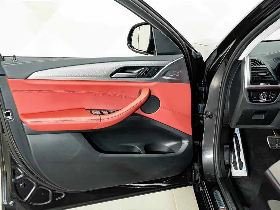BMW X4 2021 — Фото 16/20